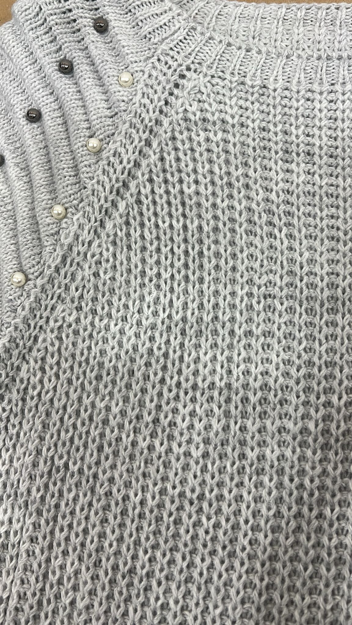 Wholesaler SK MODE - Women's long-sleeved closed boat neck sweater with simple pearls, ref skMVPI
