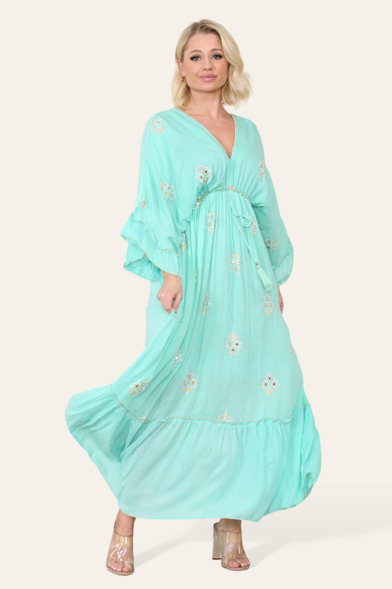 Grossiste SK MODE - Robe Longue Bohème Brodée – Élégance Fluide & Esprit Chic ✨
