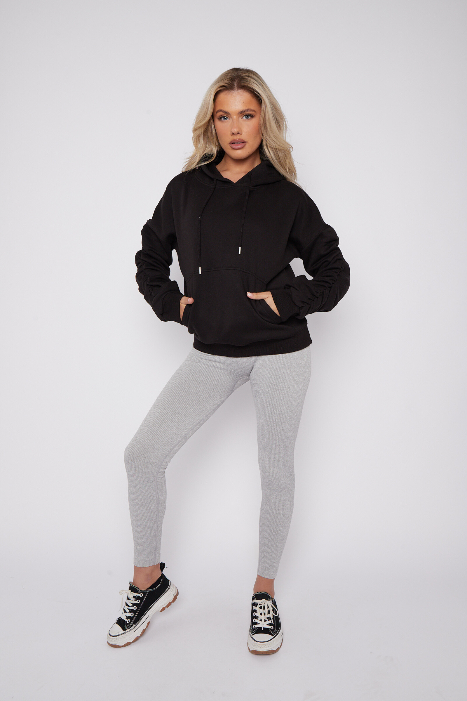 Wholesaler SK MODE - Elegantly designed hooded sweatshirt for women, ideal for layering against the cold.