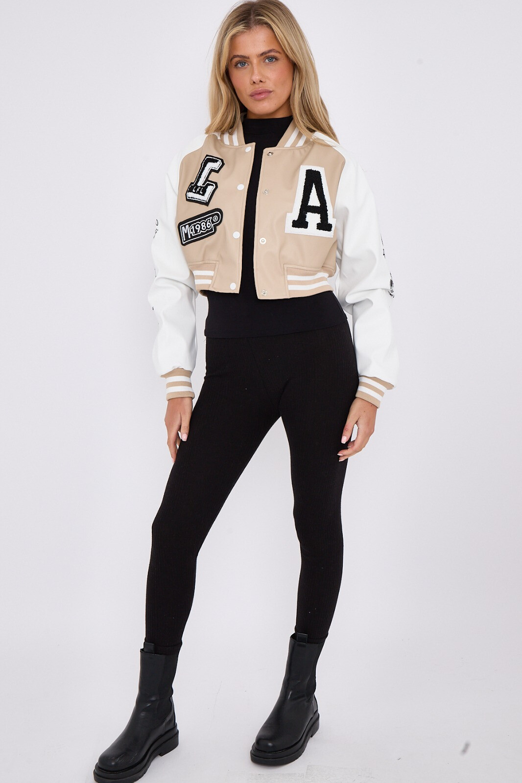 Grossiste SK MODE - Veste court tendance d'inspiration universitaire avec un "A"  Ref-SK1881