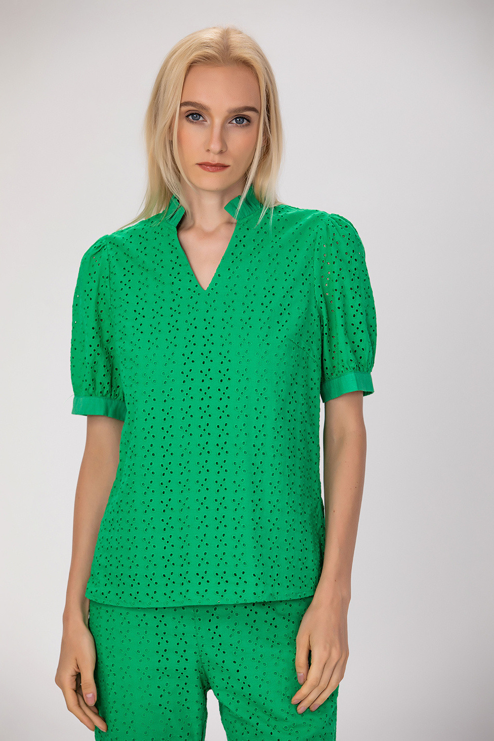Wholesaler Smart and Joy - Eyelet cotton lace V neckline blouse