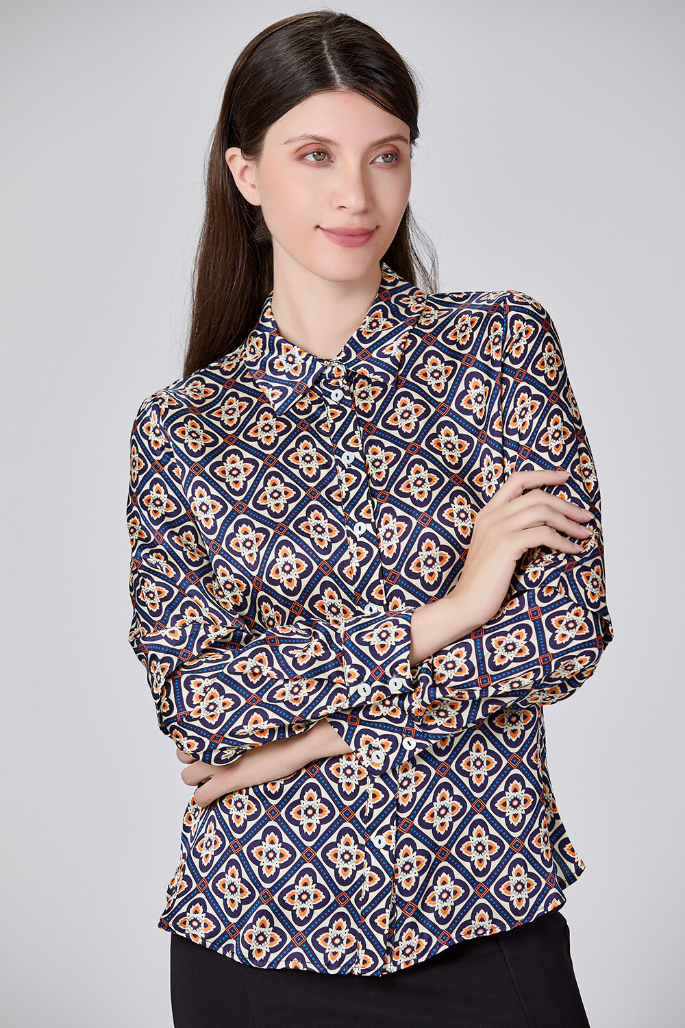 Grossiste Smart and Joy - Chemise en satin à motifs géométriques.