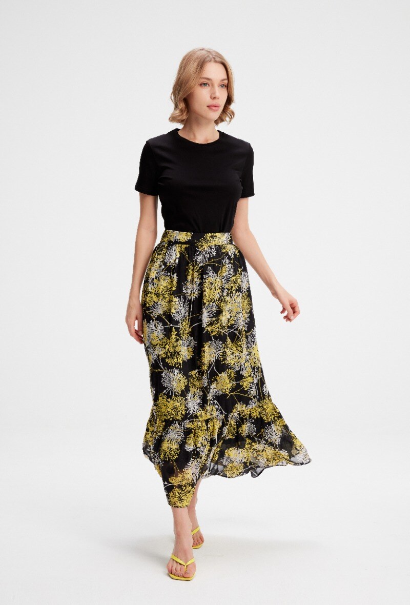 Mayorista Smart and Joy - Falda con dobladillo asimétrico de gasa con estampado floral