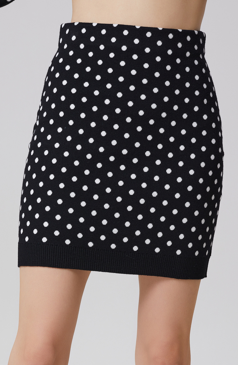 Großhändler Smart and Joy - Kurzer Strickrock mit Punkten