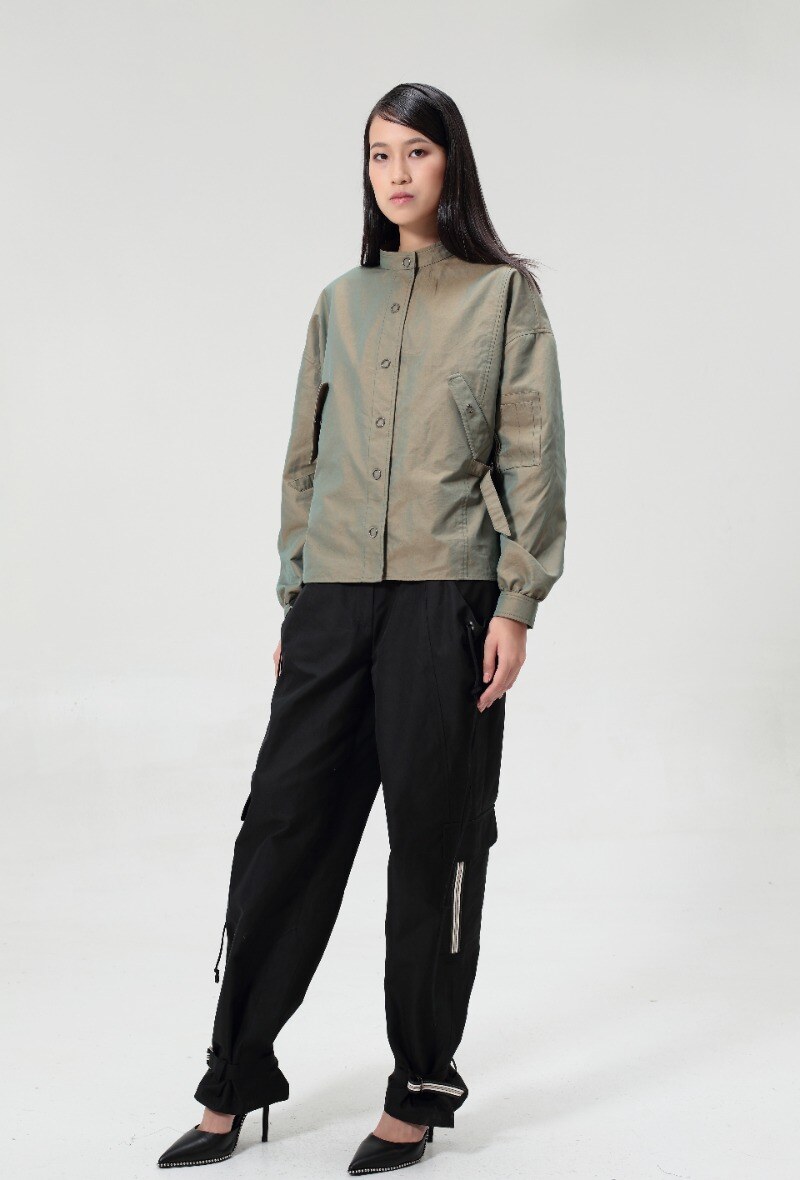 Wholesaler Smart and Joy - Safari-style trousers decorated with belt loops and adjustable at the ankles