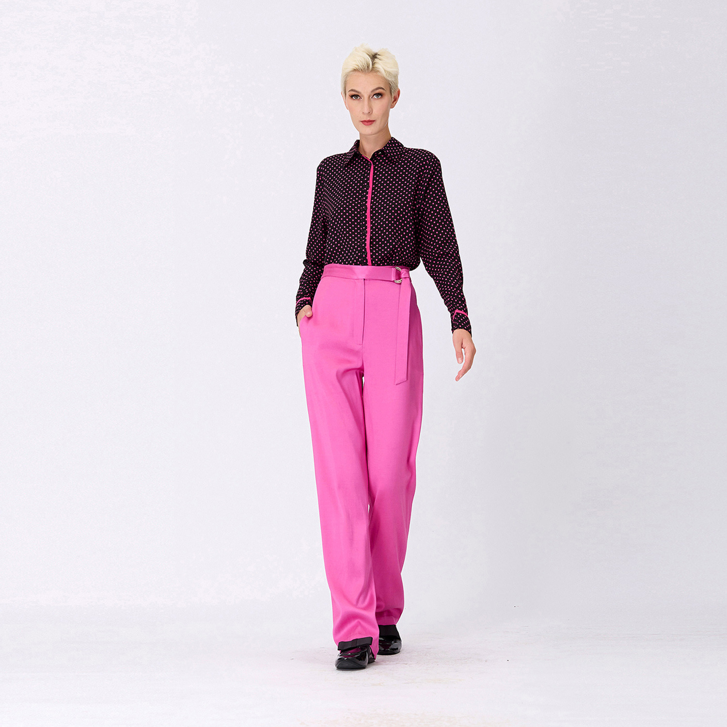 Grossista Smart and Joy - Pantaloni dritti con cintura con fibbia.