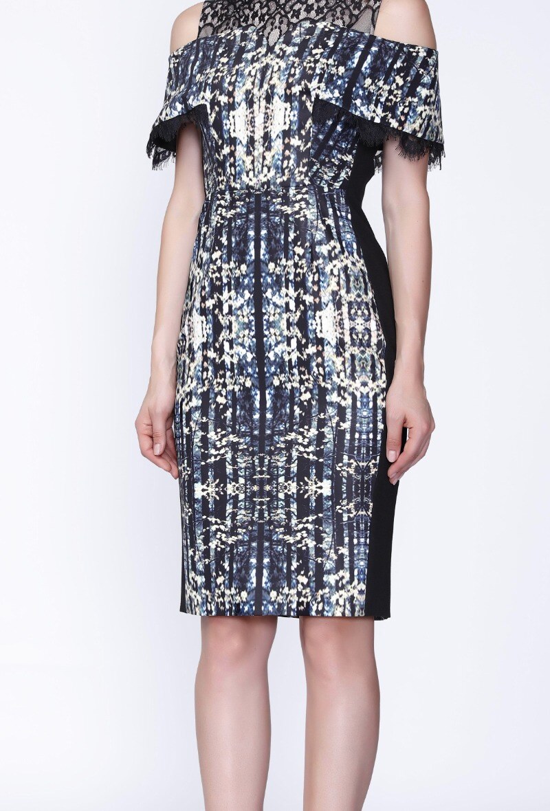 Grossiste Smart and Joy - Robe cocktail courte imprimée, à décolleté bardot et garniture de dentelle
