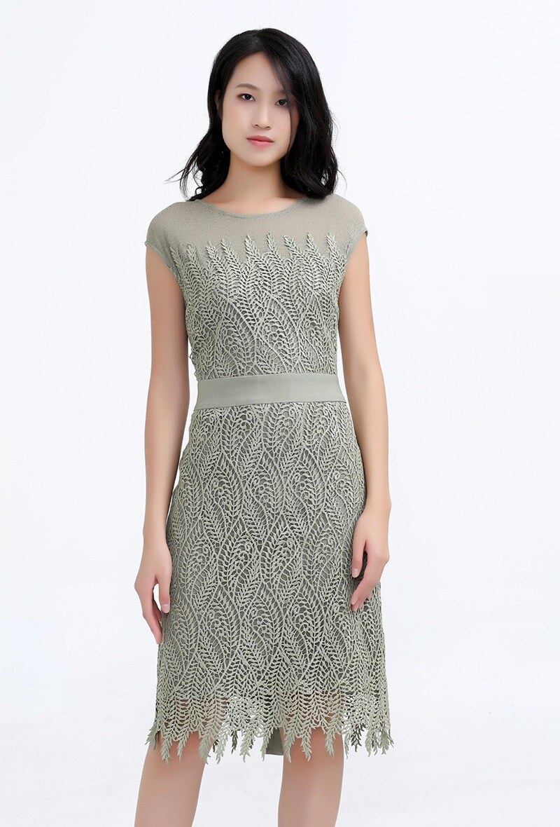 Grossiste Smart and Joy - Robe ajustée en dentelle macro et tulle DAISY