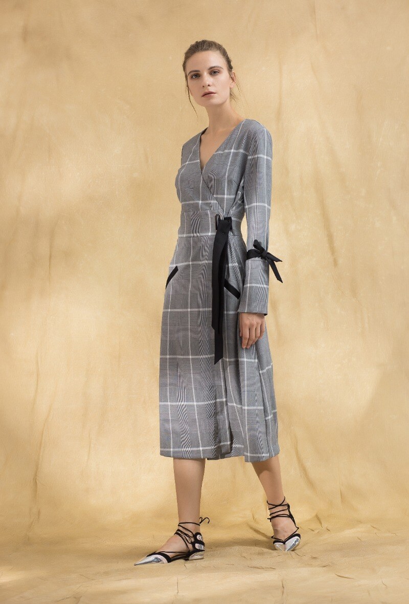 Mayorista Smart and Joy - Vestido midi cruzado con estampado de tartán