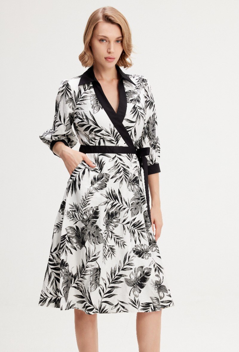 Wholesaler Smart and Joy - Bi-matérial dress with tropical print