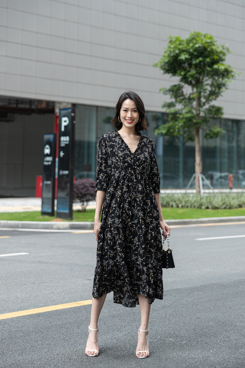 Mayorista Smart and Joy - Vestido camisero con apliques y cuello en V