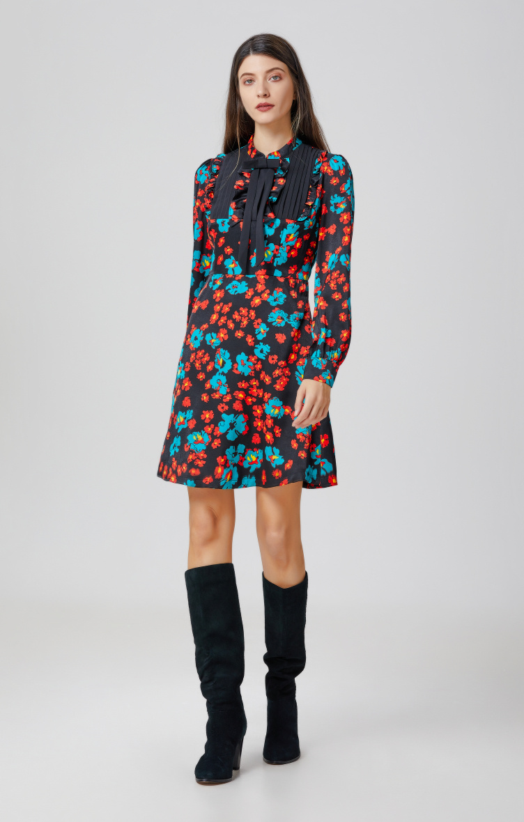 Grossiste Smart and Joy - Robe-chemise courte à imprimé floral et col lavallière