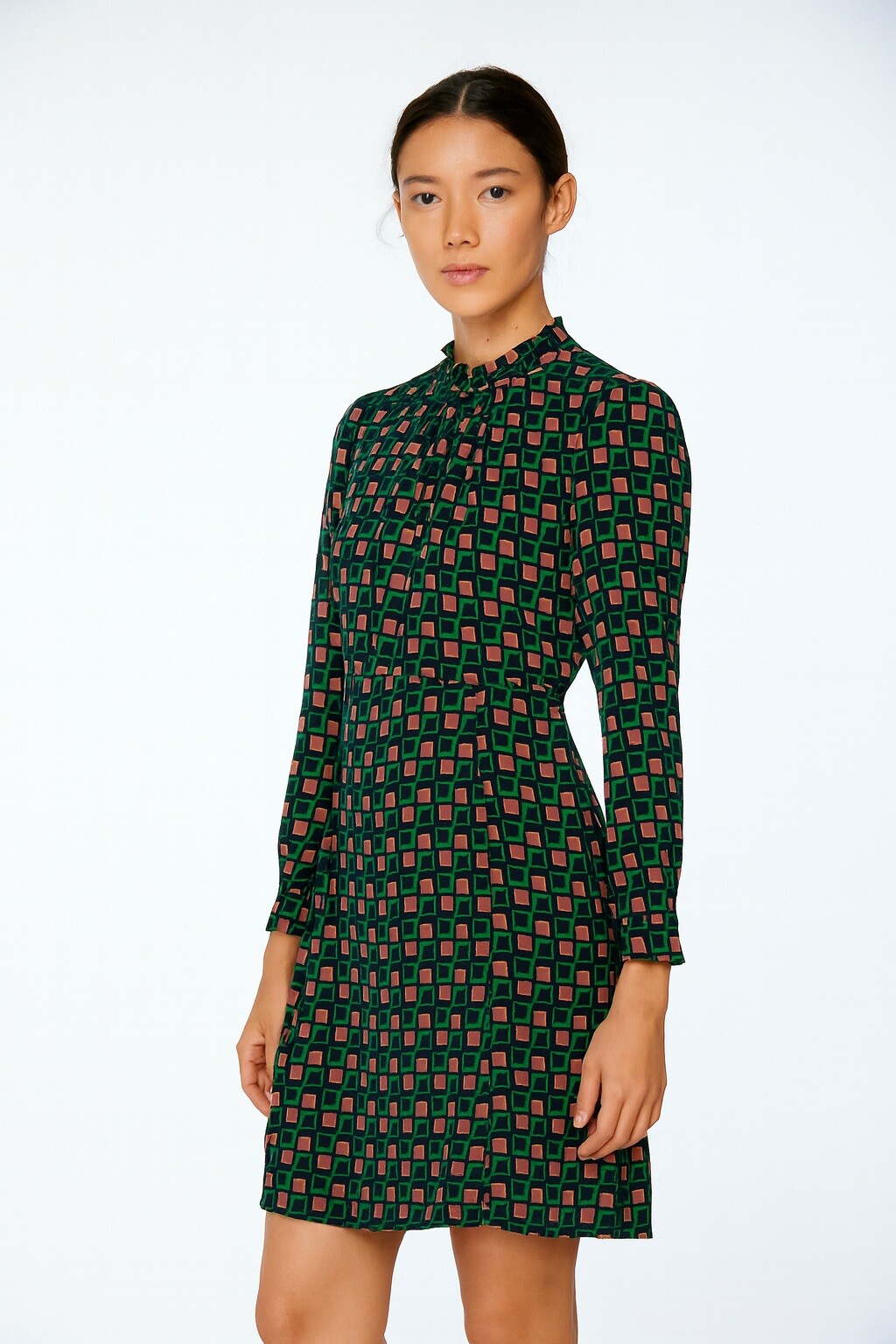 Grossiste Smart and Joy - Robe à col montant et imprimé géométrique.