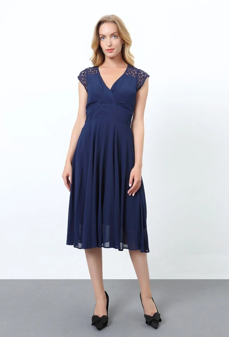 Grossista Smart and Joy - Abito svasato con sprone in pizzo sulle spalle