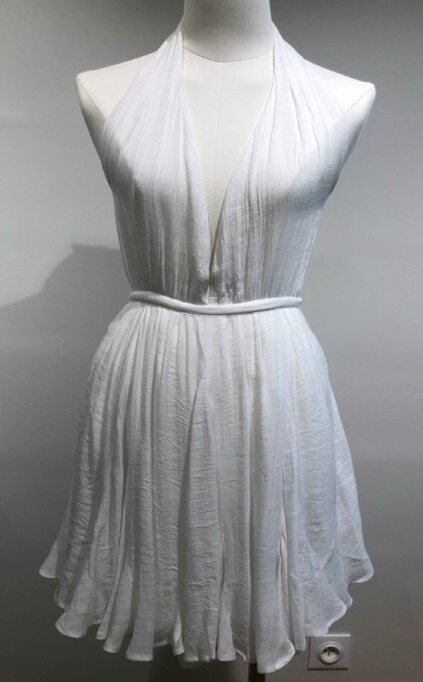 Grossiste Smart and Joy - Mini-robe dos nu et décolleté profond