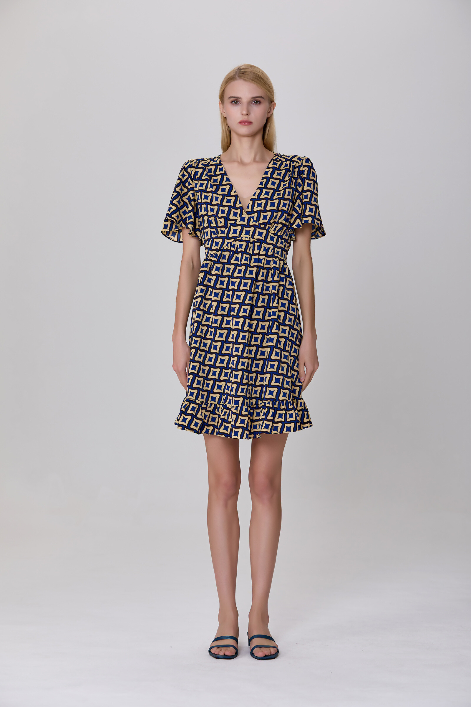 Grossiste Smart and Joy - Robe courte ajustée et évasée à imprimé graphique