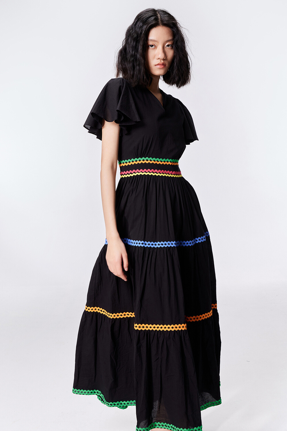 Grossiste Smart and Joy - Robe longue à bordures contrastées et empiècements niveaux