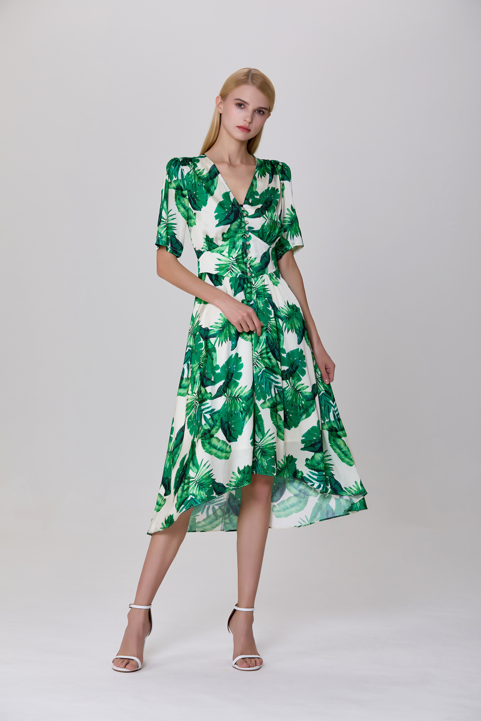 Grossiste Smart and Joy - Robe à imprimé tropical et col V