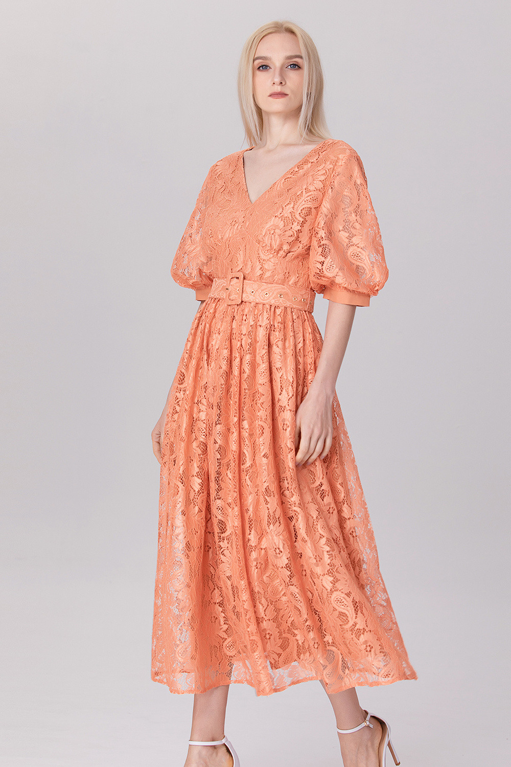 Grossiste Smart and Joy - Robe dentelle à manches bouffantes et ceinture