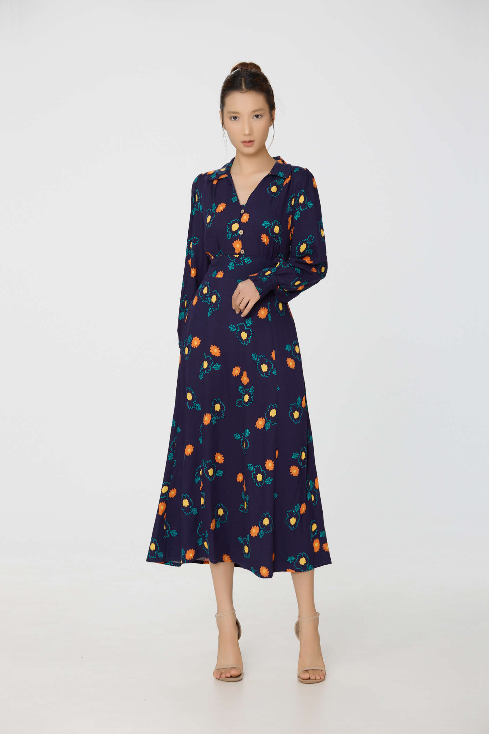Grossiste Smart and Joy - Robe Chemise à imprimé fleuri abstrait et décolleté V.