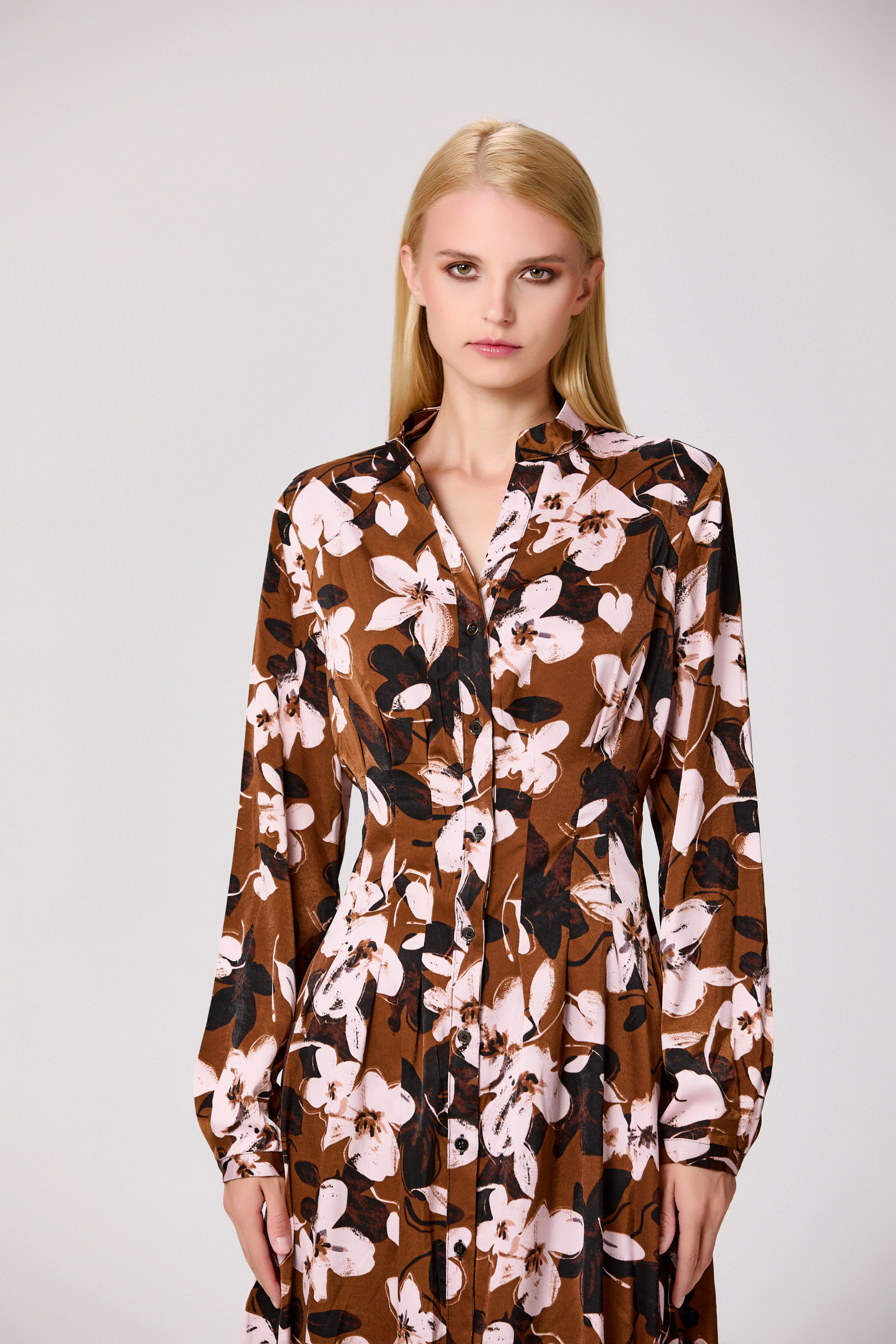Grossista Smart and Joy - Abito camicia con stampa macro floreale.