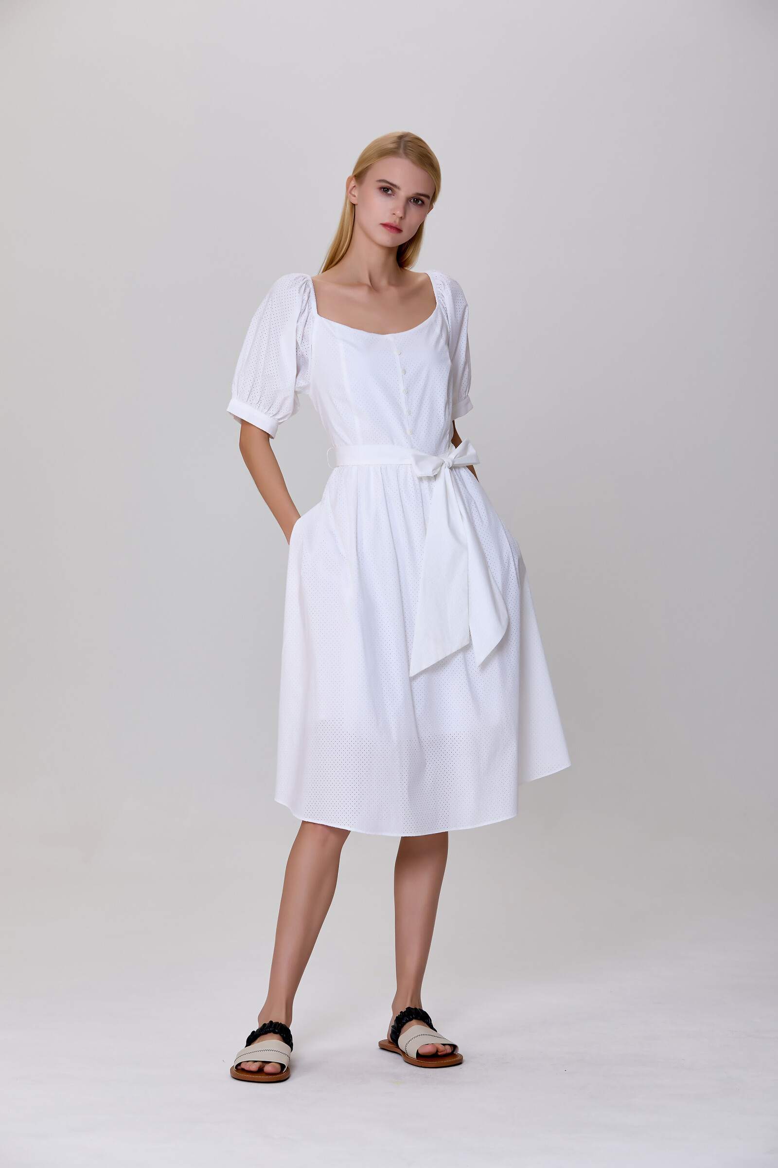 Grossiste Smart and Joy - Robe-blouse ajustée et évasée à manches bouffantes