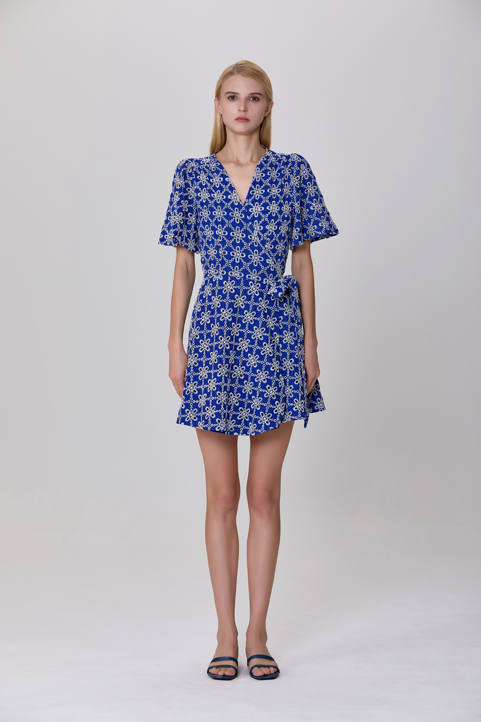 Grossiste Smart and Joy - Mini-robe portefeuille à motif géométrique