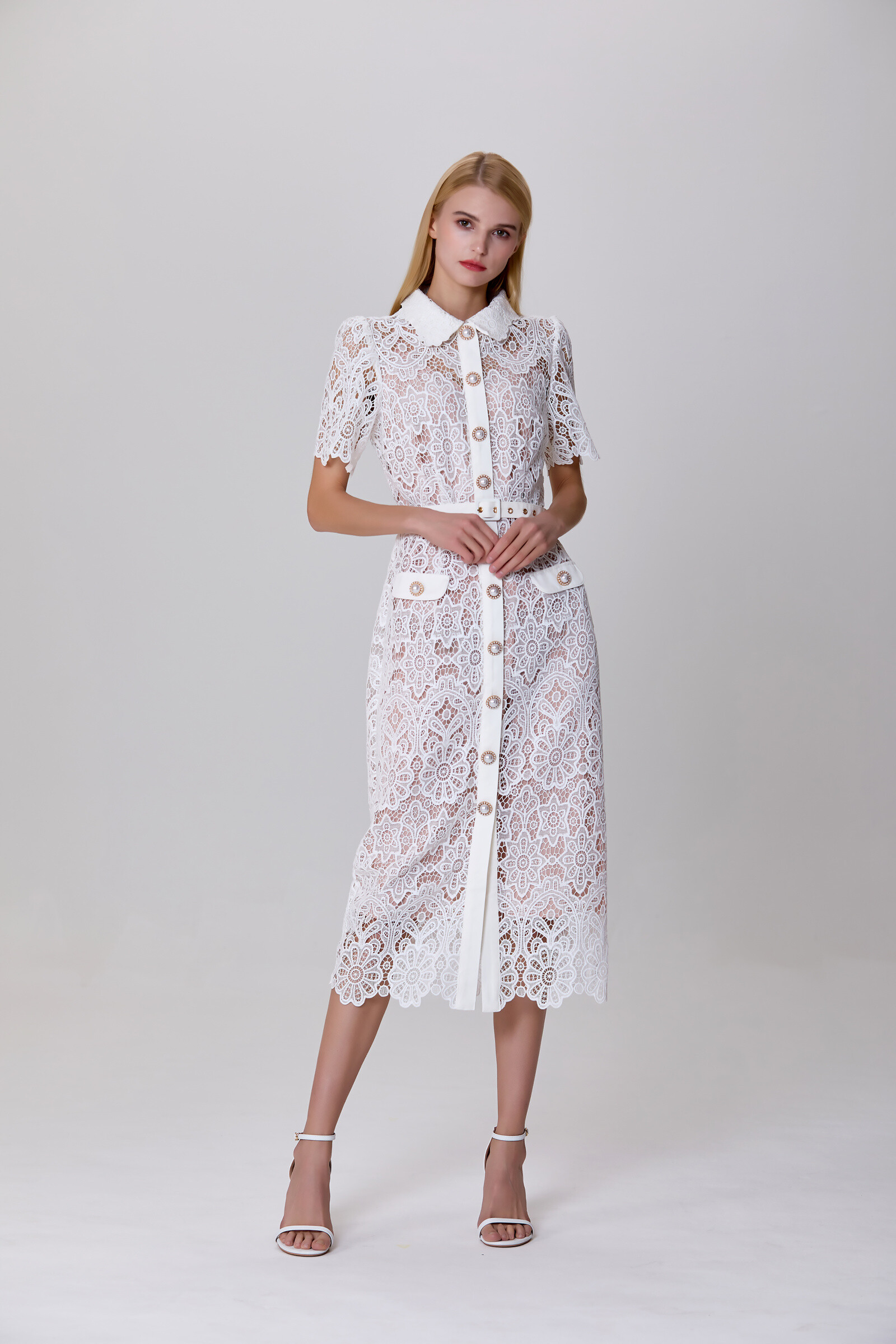 Grossiste Smart and Joy - Robe boutonnée en dentelle transparente