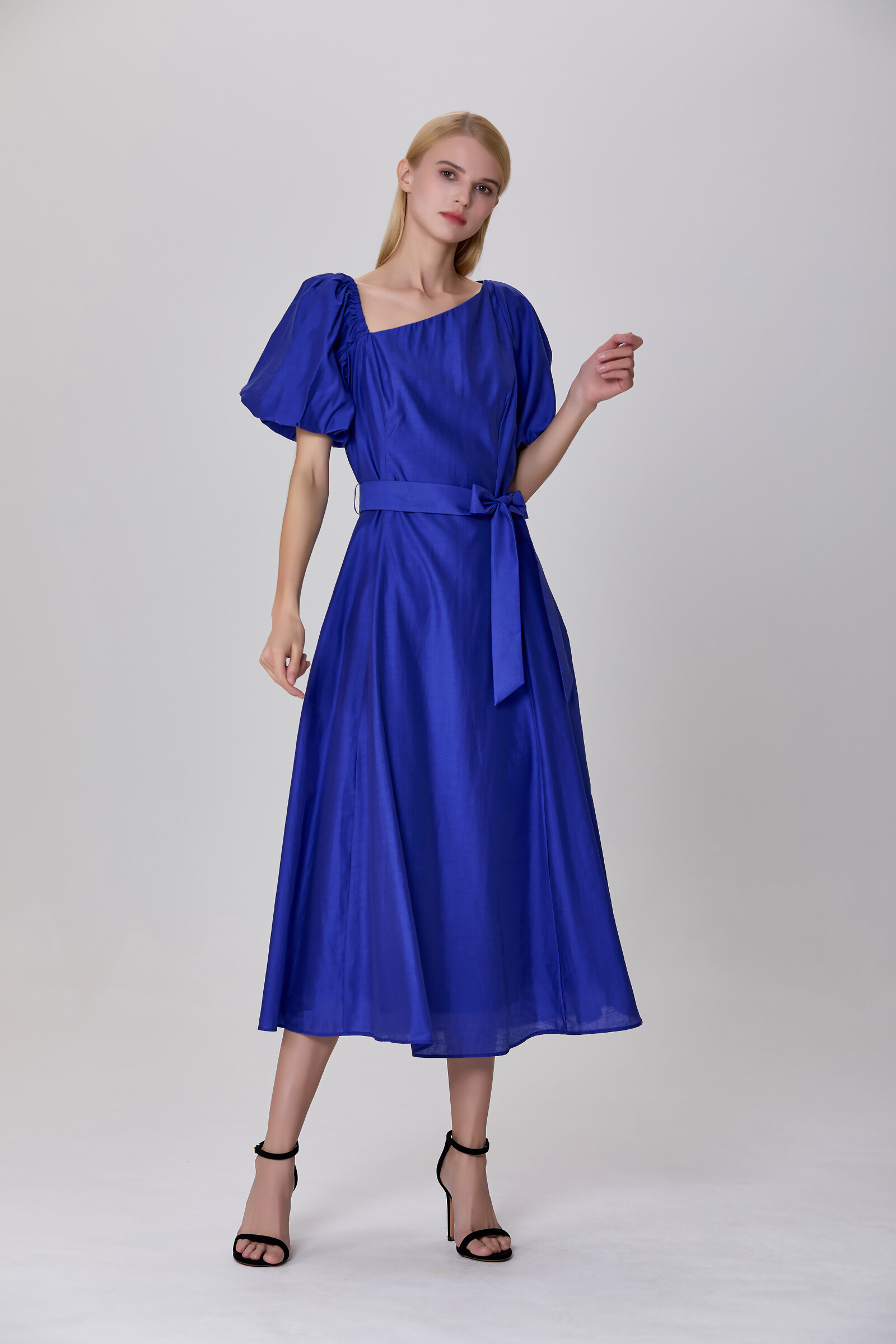 Grossiste Smart and Joy - Robe ajustée et évasée à col asymétrique