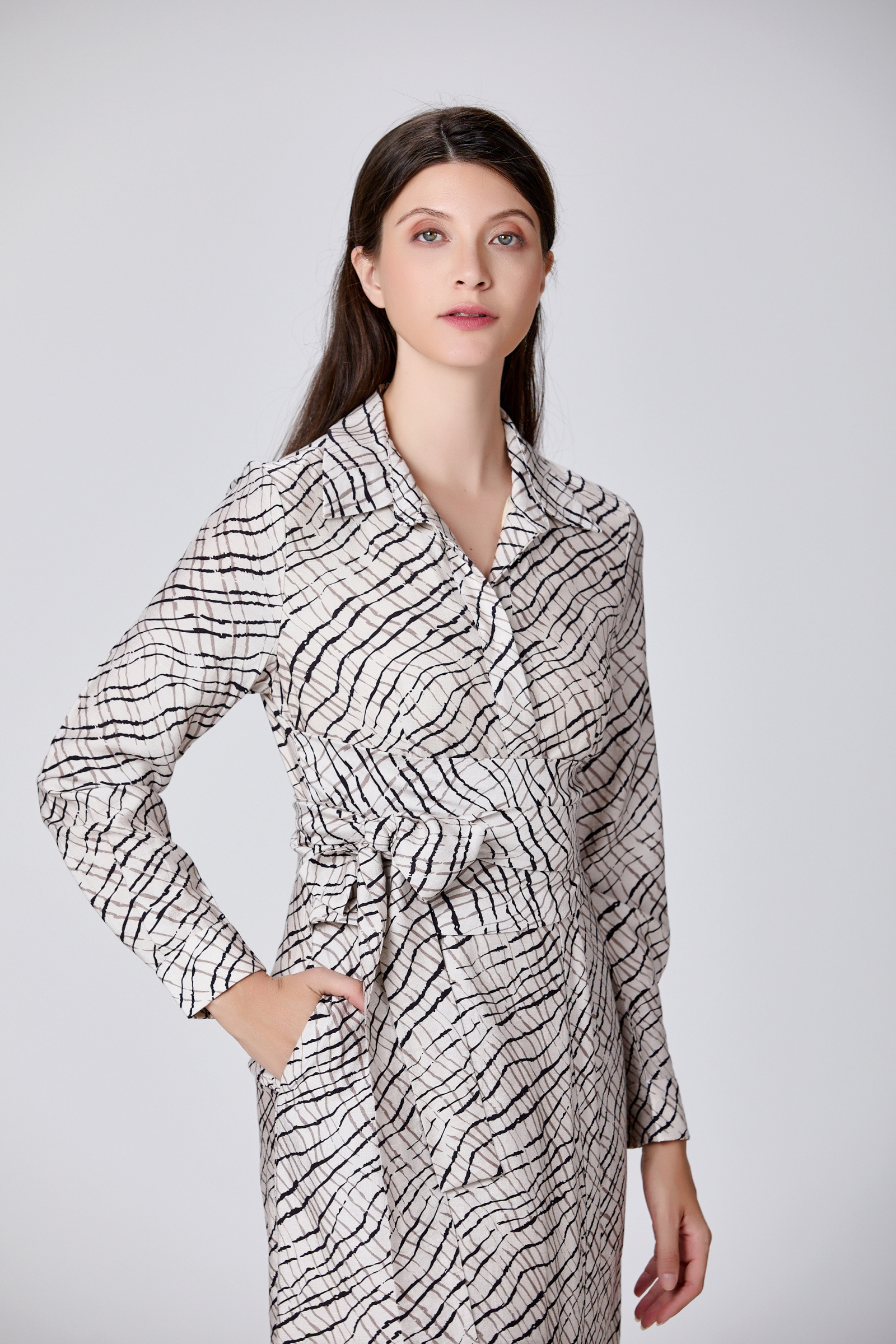 Grossiste Smart and Joy - Robe portefeuille imprimée à col italien