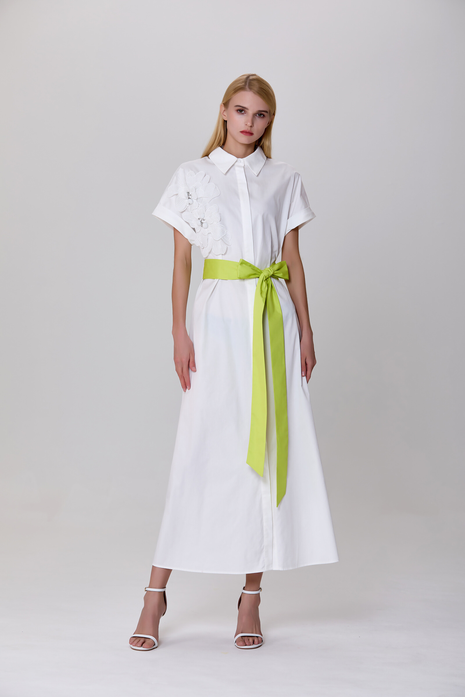 Grossiste Smart and Joy - Robe chemise minimaliste et ceinture contrastée