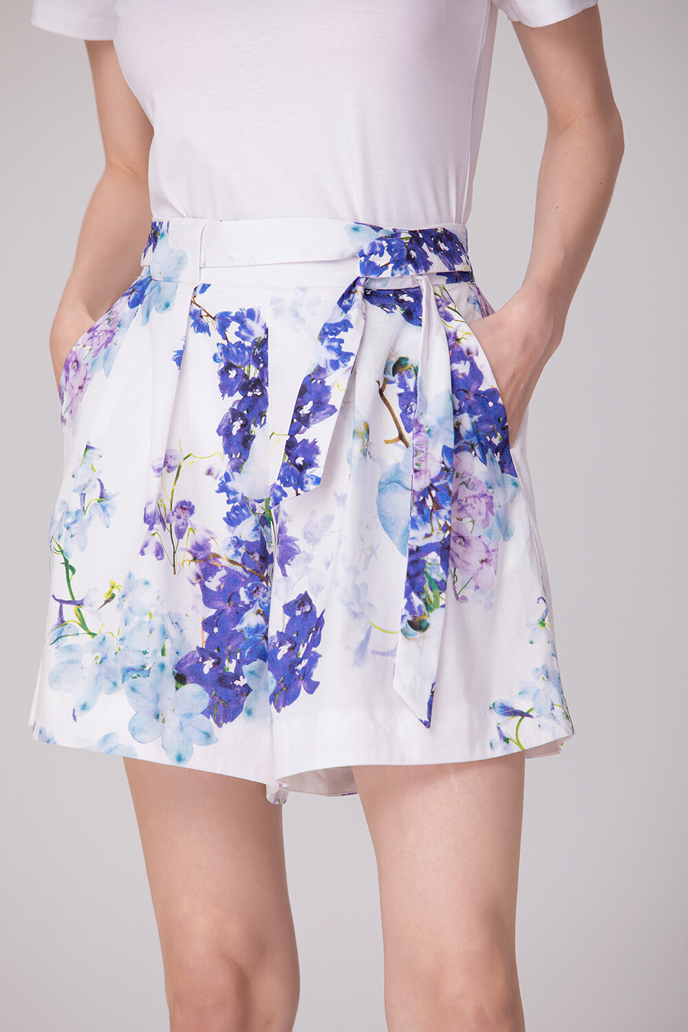 Grossiste Smart and Joy - Short à imprimé floral macro