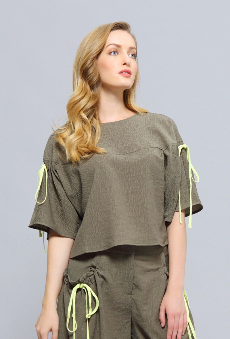Wholesaler Smart and Joy - Tulip Sleeve Crop Top