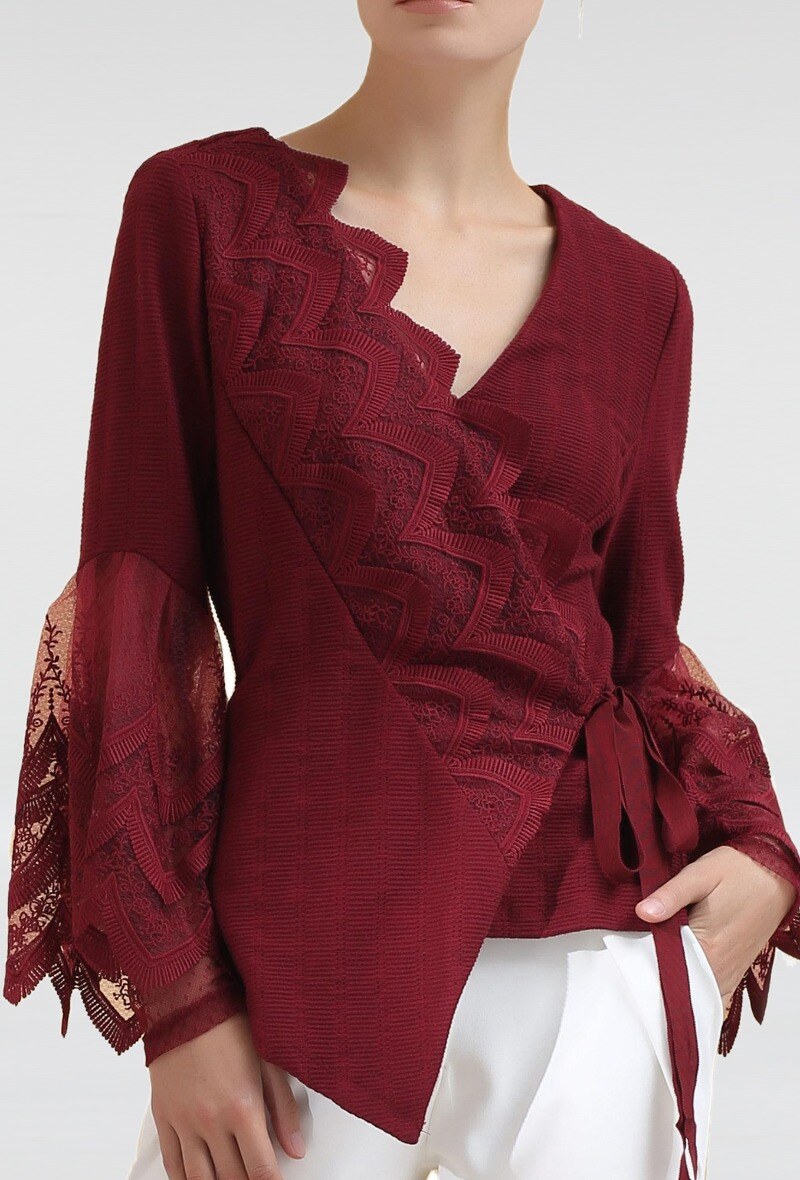 Grossiste Smart and Joy - Top cache-coeur en maille avec galons de dentelle