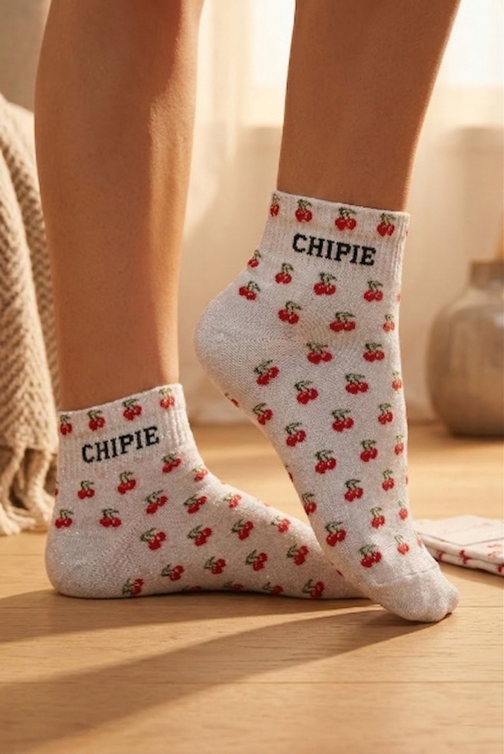 Grossiste Snow Rose - Chaussettes Pailletées Cerises Courtes « CHIPIE »
