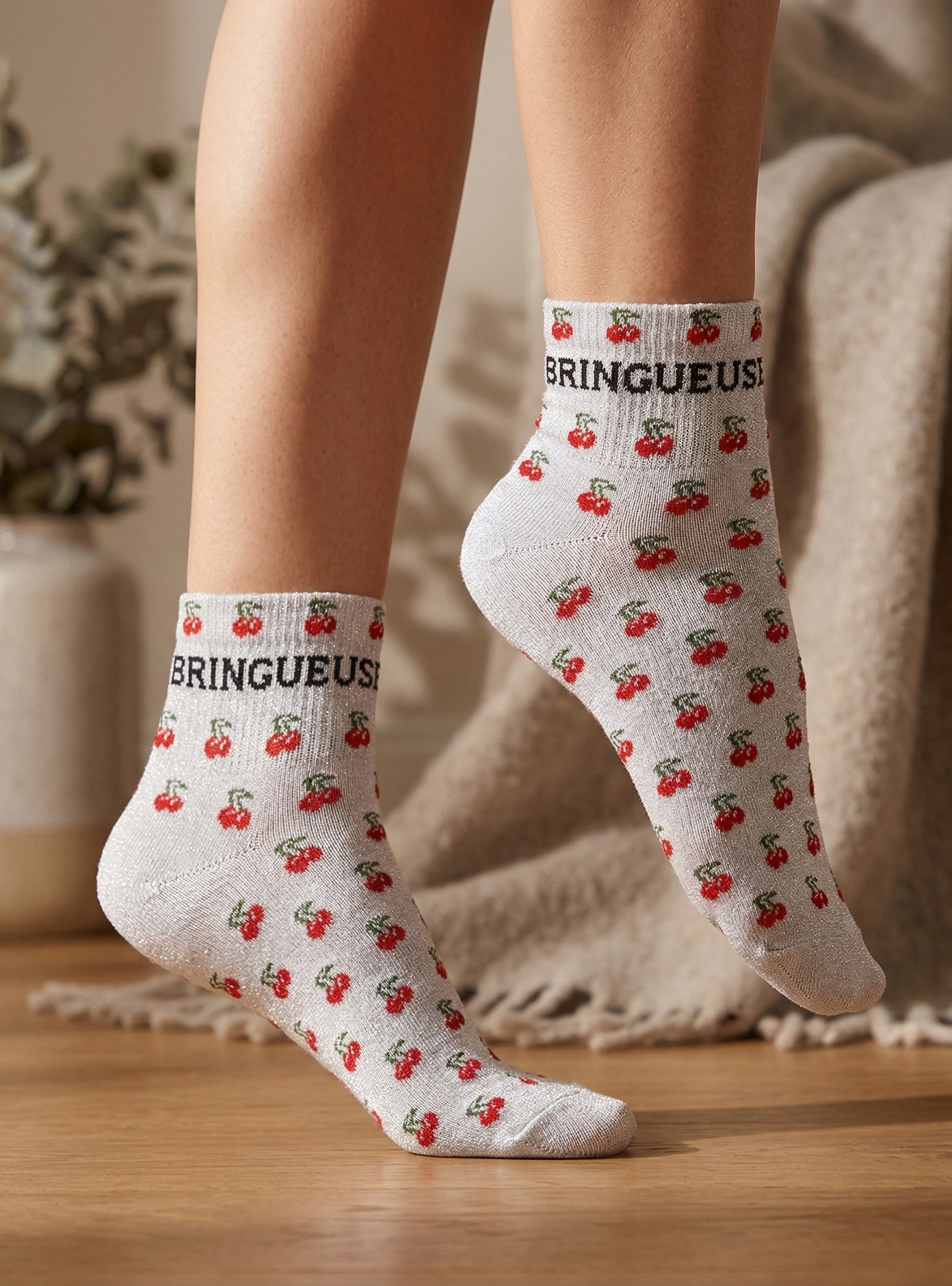 Grossiste Snow Rose - Chaussettes Pailletées Cerises Courtes « BRINGUEUSE »
