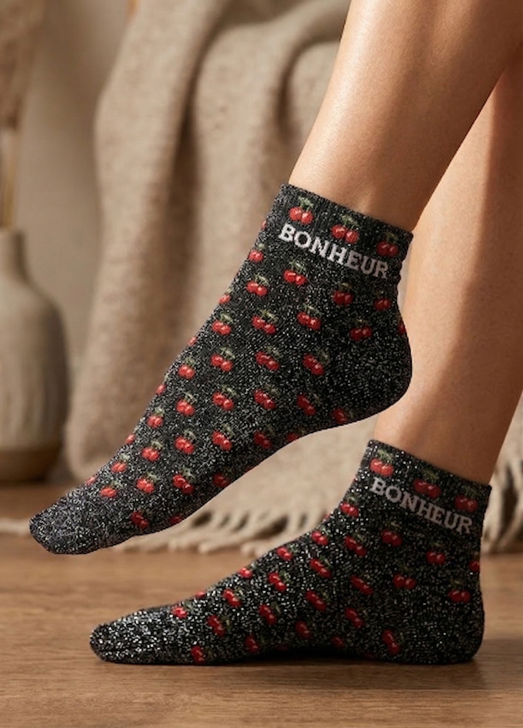 Grossiste Snow Rose - Chaussettes Pailletées Cerises Courtes « BONHEUR »