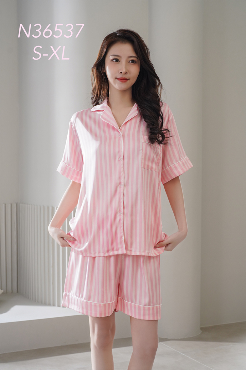 Grossiste Snow Rose - Ensemble Pyjama Chemise et Short Rayures Roses