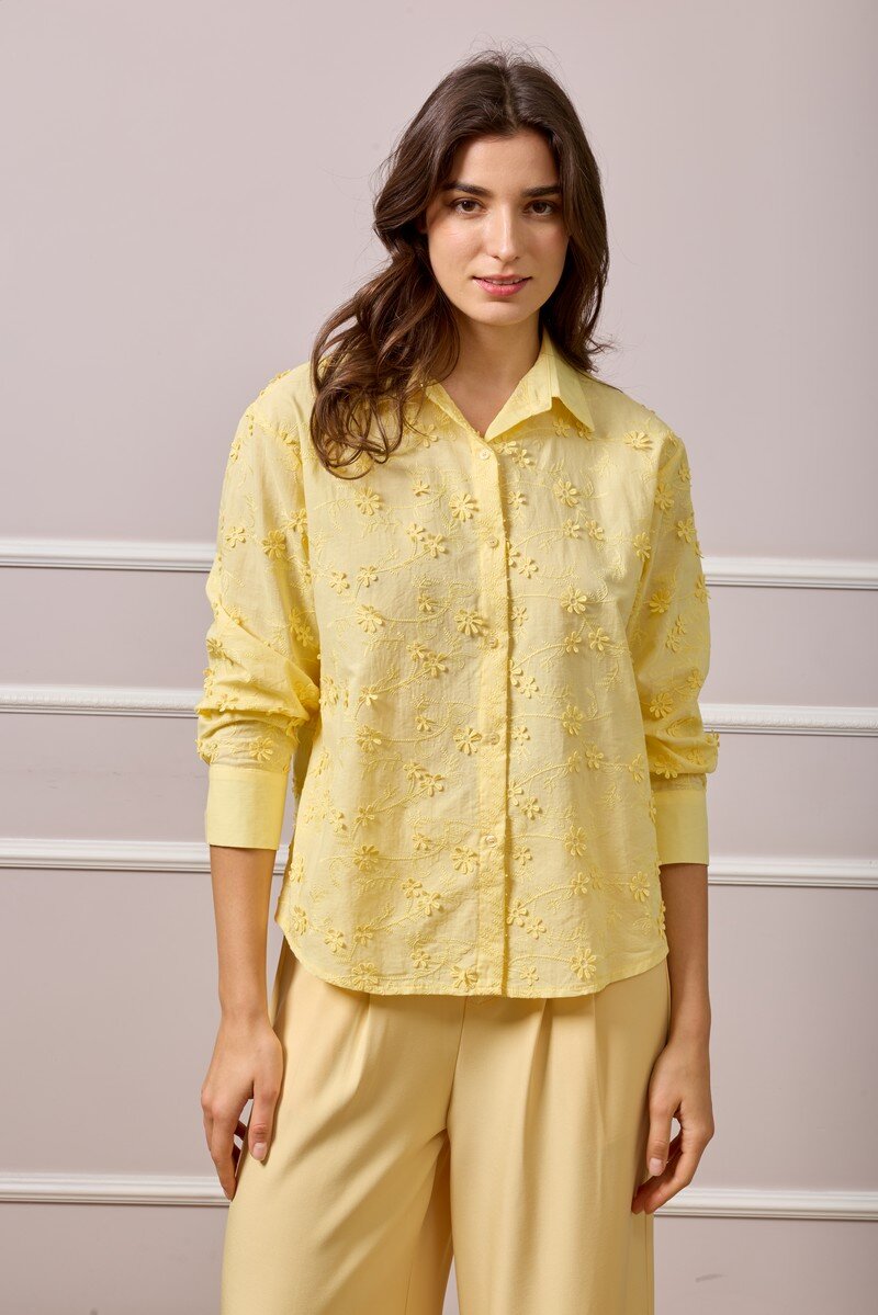 Tone-on-tone embroidered cotton shirt, perfect for spring, made in China, ideal for a fresh and elegant look.