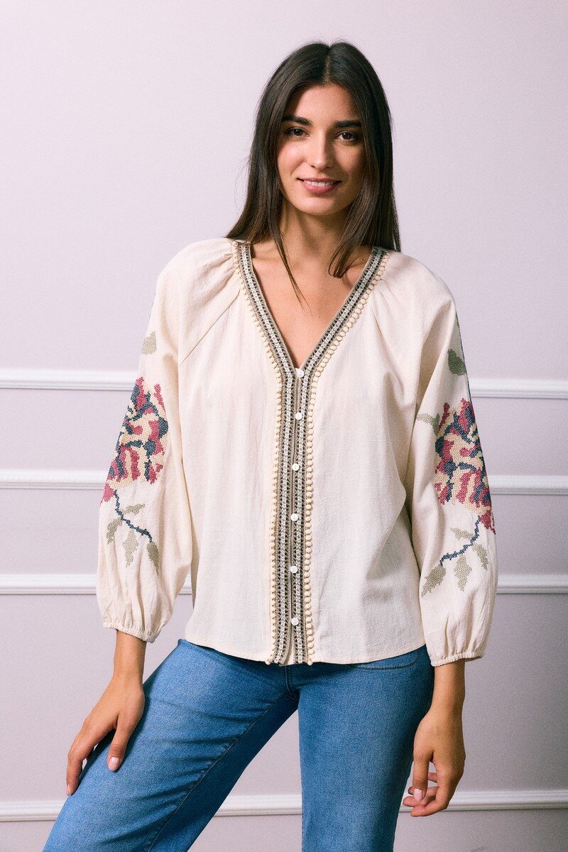 Chemise brodée en coton doux, idéale pour l'automne, fabriquée en Chine pour la collection Automne/Hiver 2025/2026.