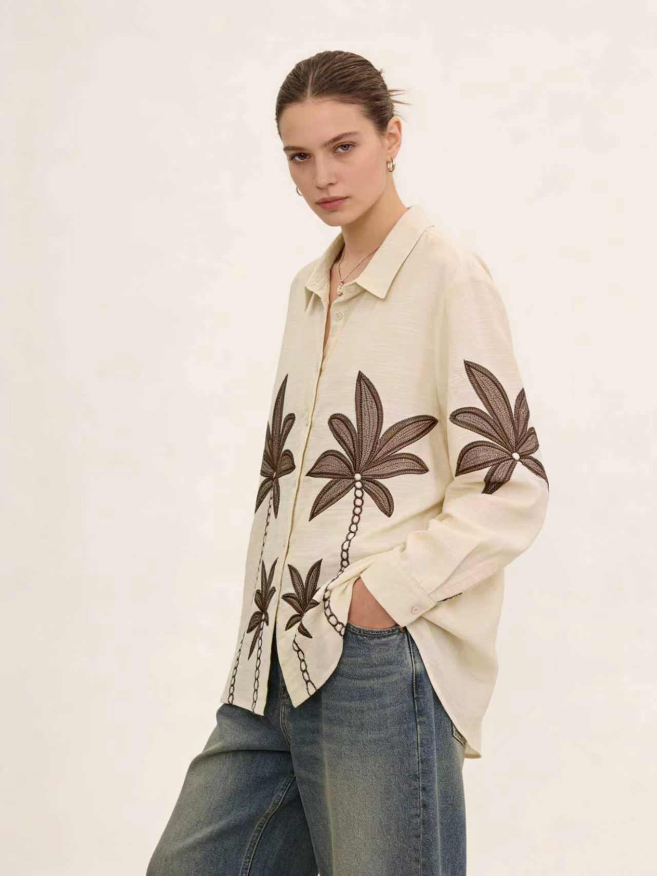 Grossiste SOFLY - Chemise femme lin, chemise à palmiers, chemise brodée femme, chemise tropicale, chemise bohème chic, chemise décontractée chic, chemise manches longues,
