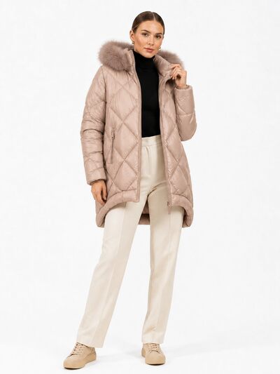 Großhändler SOFLY - Damen-Mantel mittellang mit abnehmbarer Kapuze und Fell, Modell 2688 Großhändler SOFLY - Damen-Mantel mittellang mit abnehmbarer Kapuze und Fell, Modell 2688