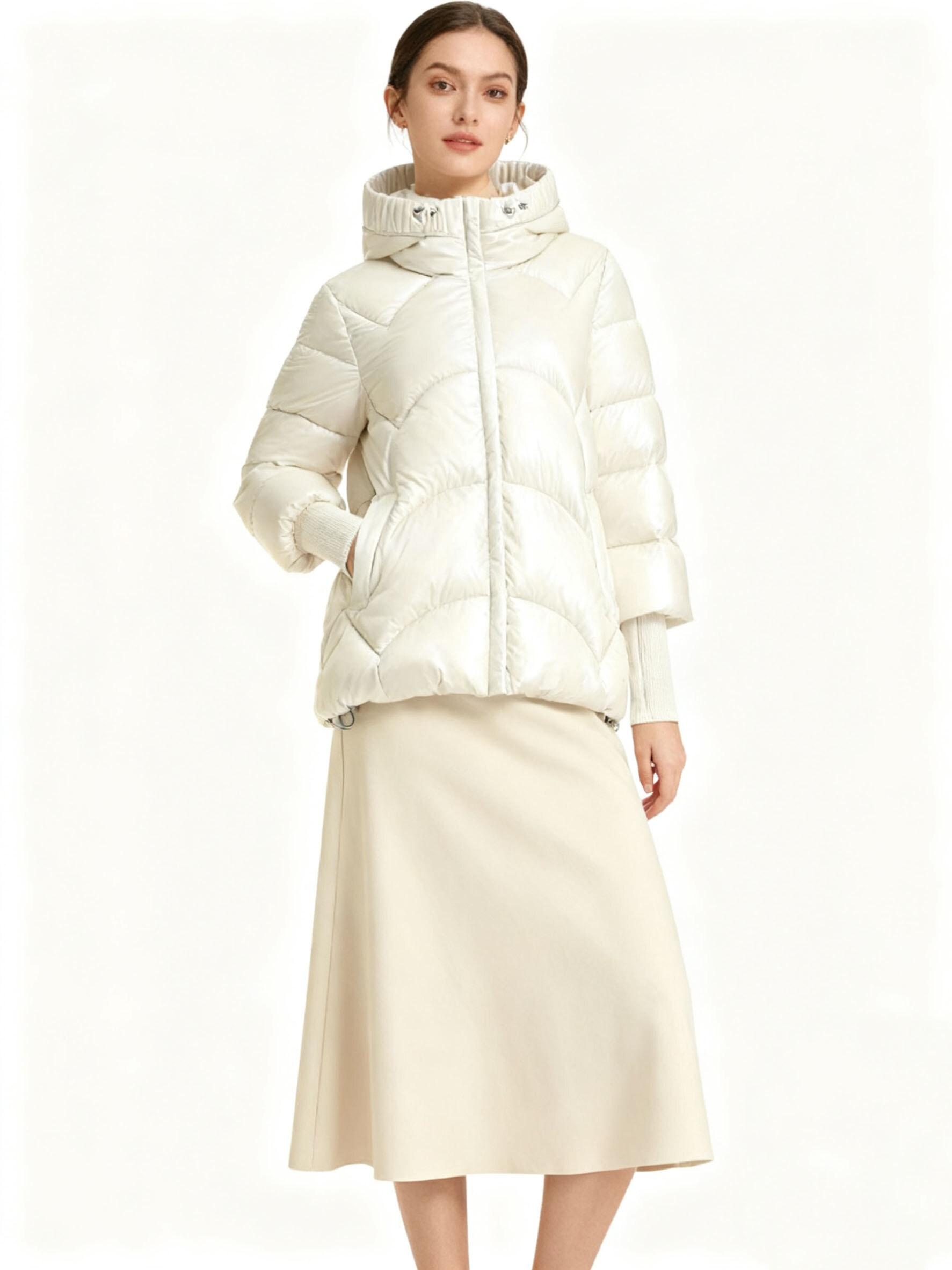 Wholesaler SOFLY - Women's short puffer jacket with a shiny finish and integrated hood.