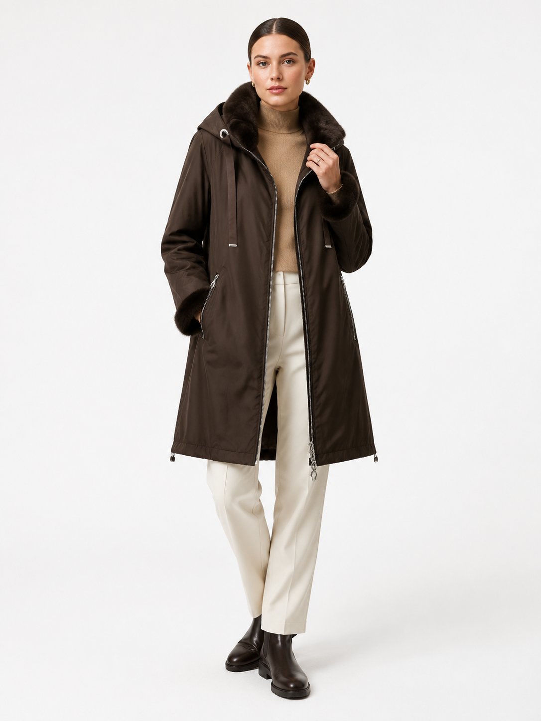 Großhändler SOFLY - Mittellanger, wendbarer Parka mit abnehmbarer Kapuze, Modell 2605 Großhändler SOFLY - Mittellanger, wendbarer Parka mit abnehmbarer Kapuze, Modell 2605