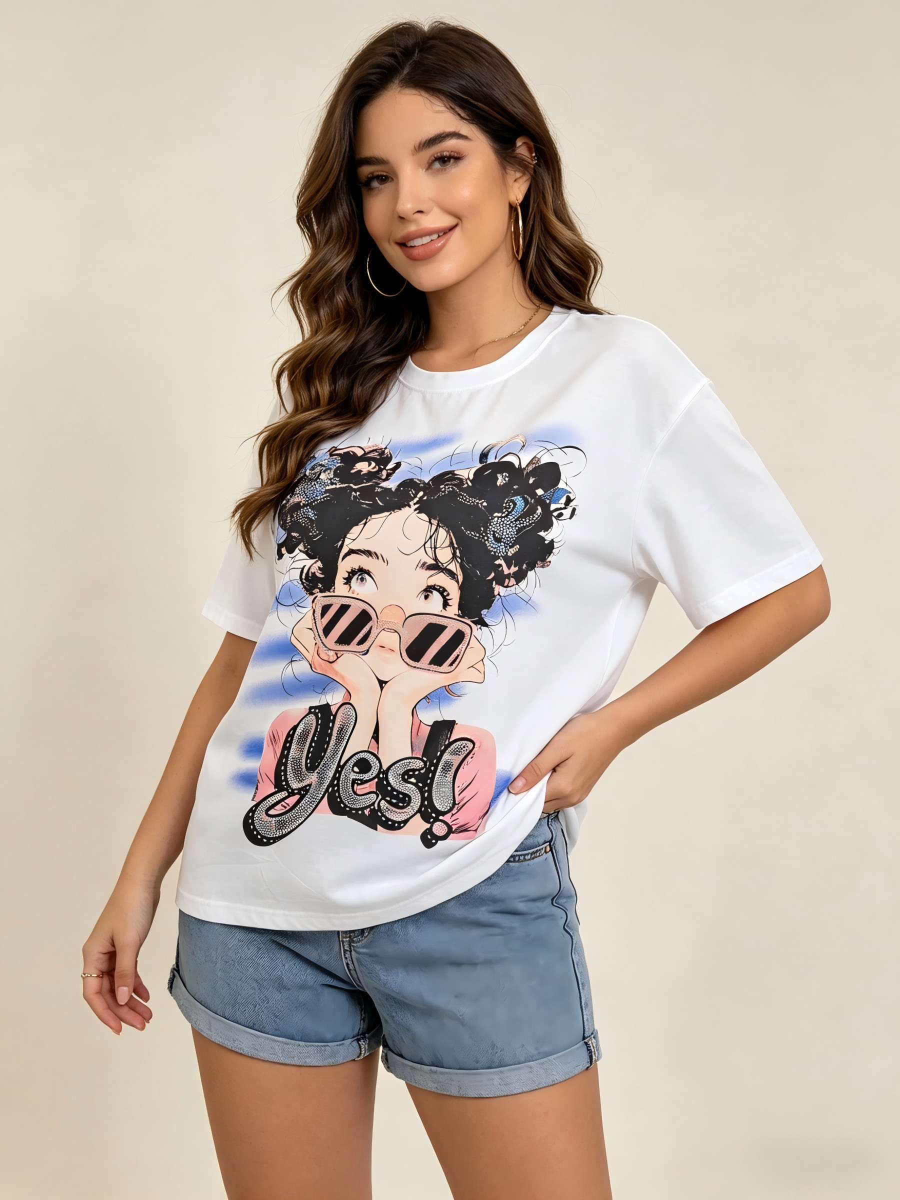 Grossiste SOFLY - T-shirt grande taille femme, tee-shirt oversize, t-shirt imprimé manga, t-shirt strassé, t-shirt noir/blanc, tee-shirt manches courtes, t-shirt streetwear
