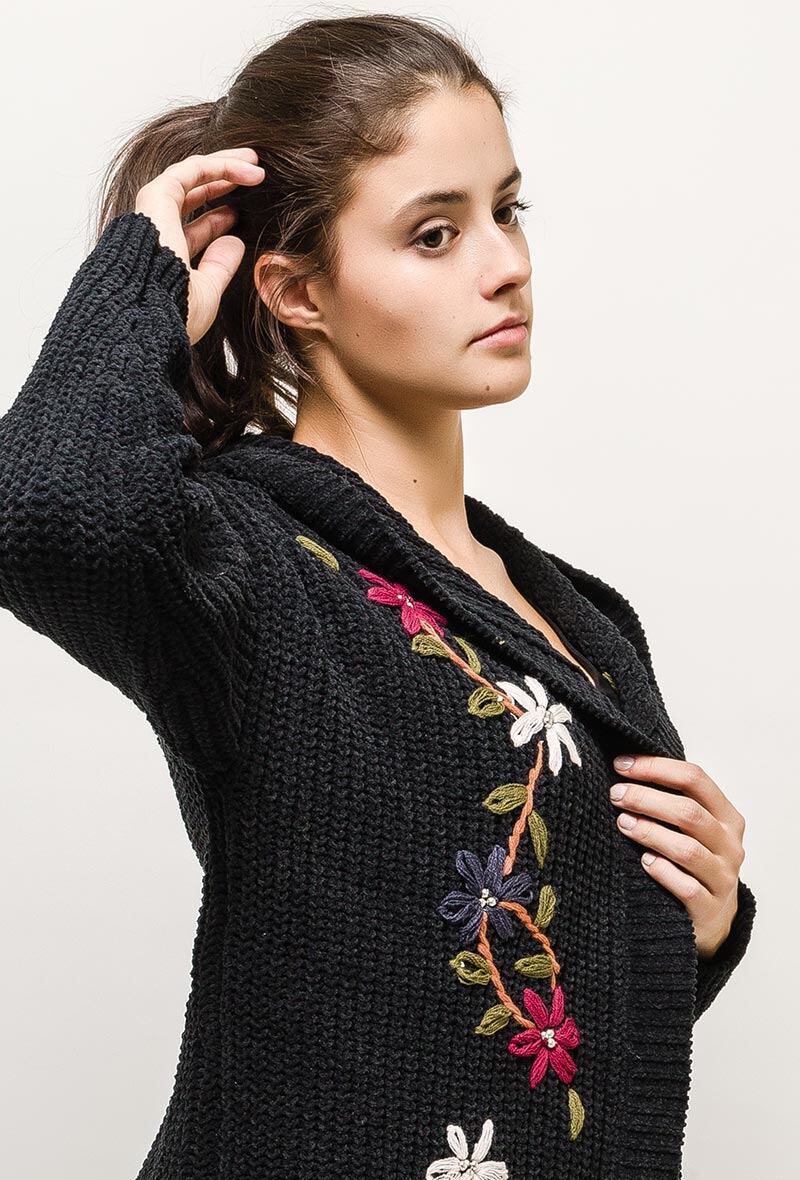 Grossiste Softy Paris - Gilet à capuche avec fleurs brodées