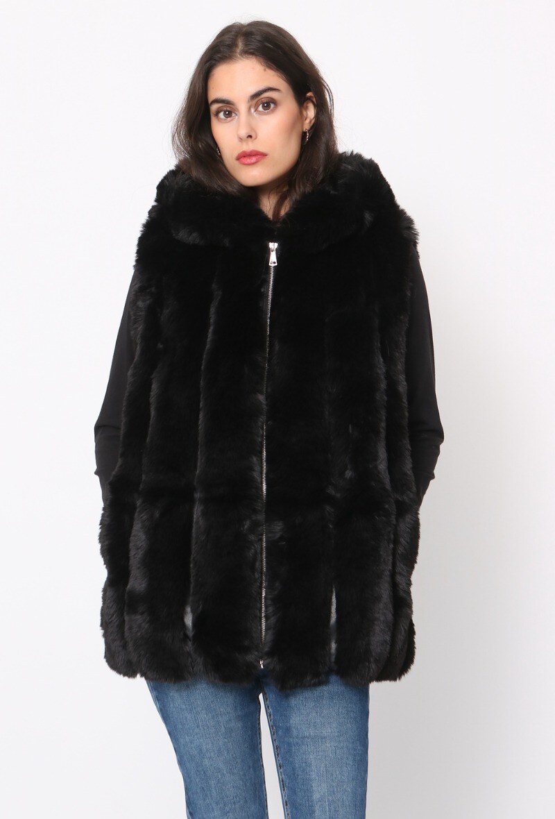 Grossiste Softy Paris - Gilet en fausse fourrure avec capuche
