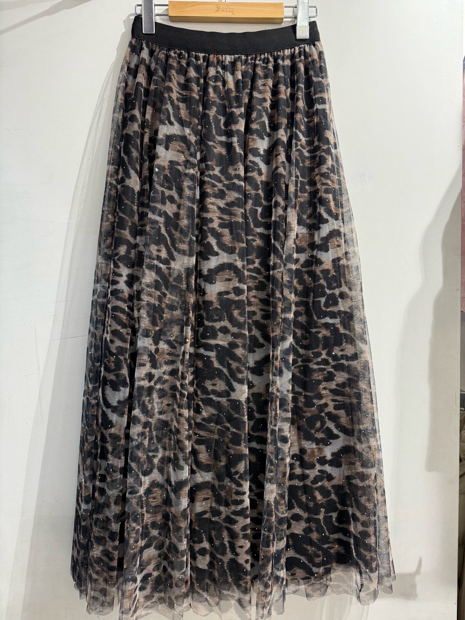 Jupe maxi en imprimé léopard avec strass, longueur 99cm.