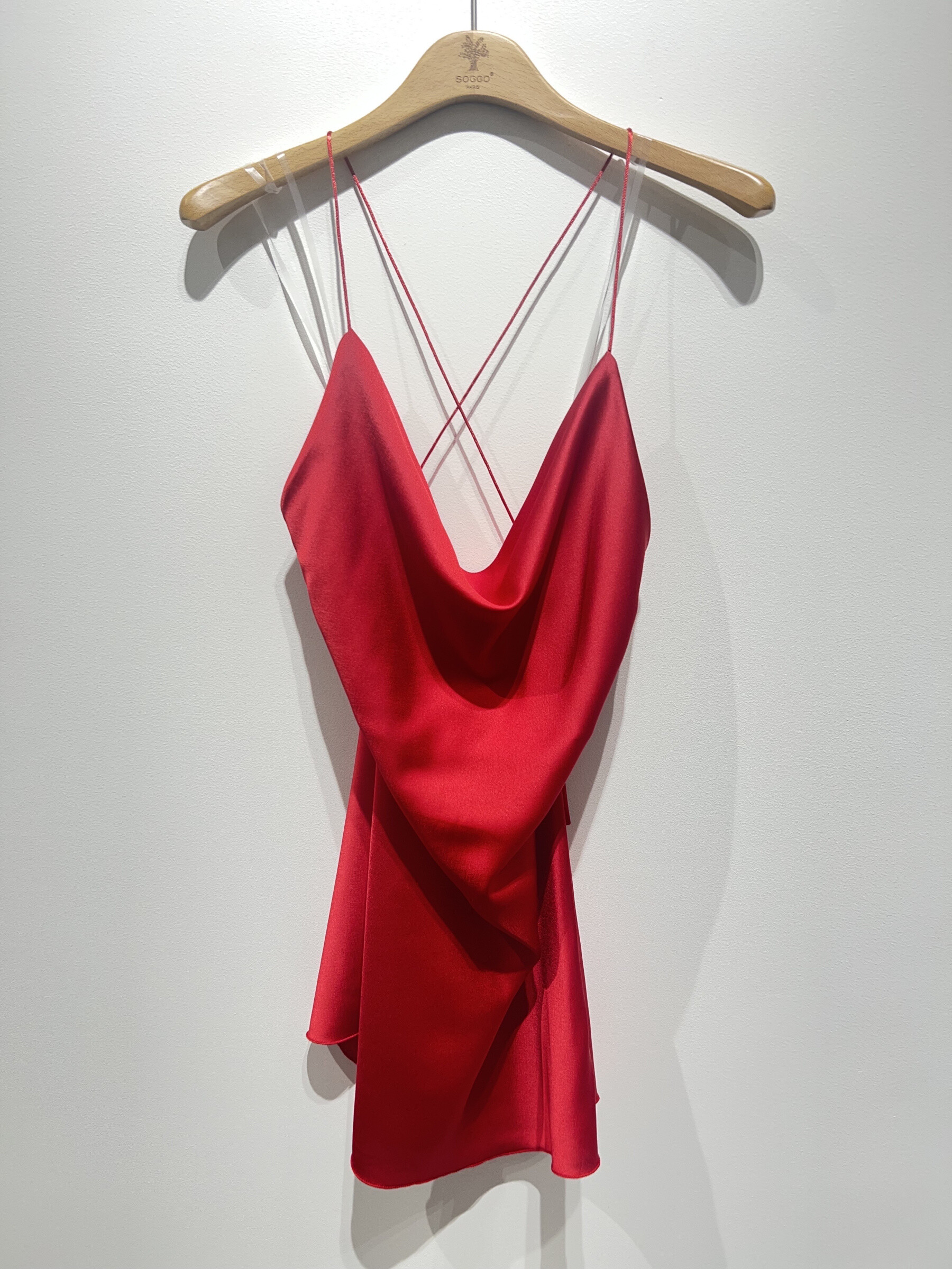Grossiste SOGGO - Robe satinée , bretelle croisé , dos nu