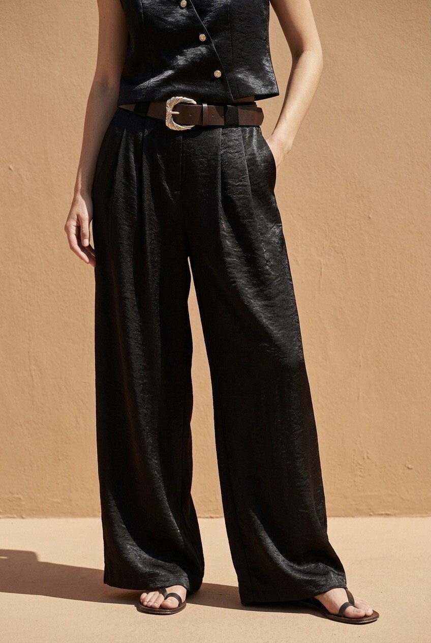Wholesaler SOKY & SOKA - Women's high-waisted wide-leg trousers with pleats and belt